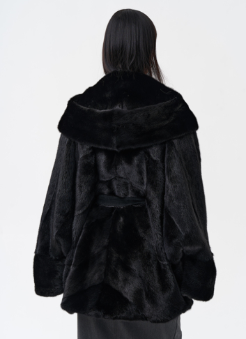 Шуба с капюшоном и норки