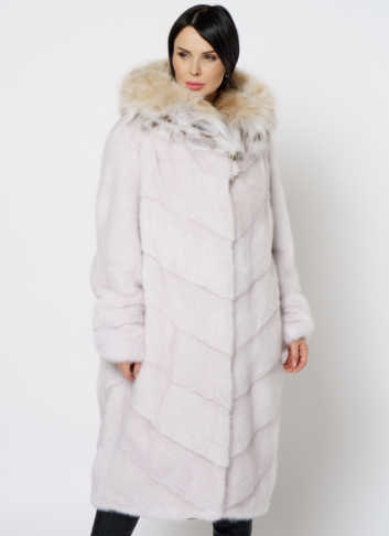 Светлая шуба с рысью