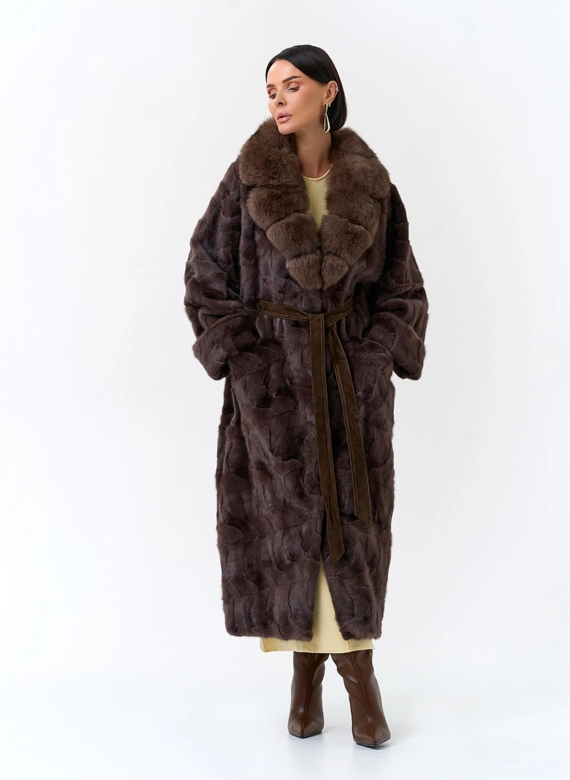 Женская шуба из меха норки с воротником из меха песца фото