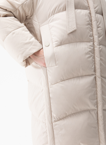 Женский пуховик с капюшоном 