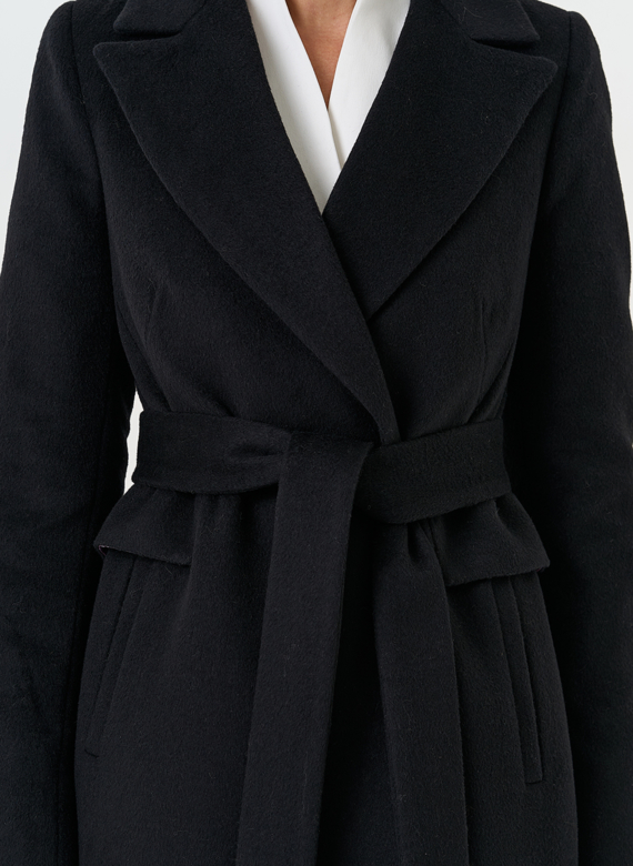 Женское пальто с поясом