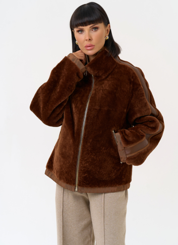 Короткая двухсторонняя дубленка в коричневом цвете