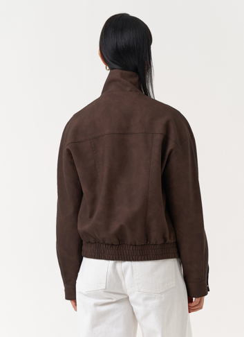 Женская куртка бомбер из эко кожи коричневого цвета