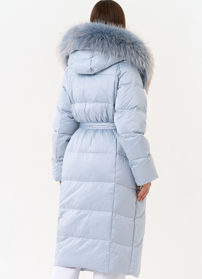 Женский пуховик голубого цвета с отделкой из меха лисы модель № 31696 в кредит