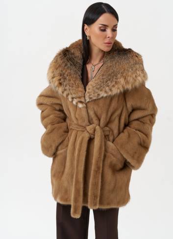 Женская шуба из меха норки с капюшоном из меха рыси