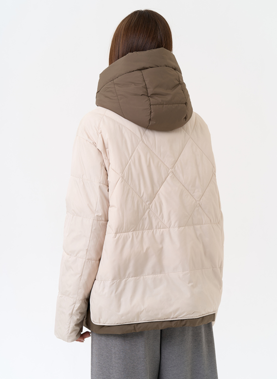 Женская куртка с контрастным капюшоном