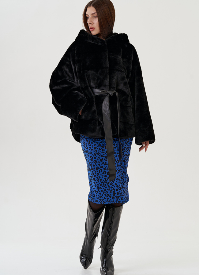 Шуба из эко меха с капюшоном и поясом в черном цвете модель № 25083 универмаг малина