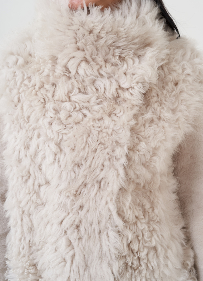 Женская дубленка бежевого цвета  модель № 23911 универмаг малина