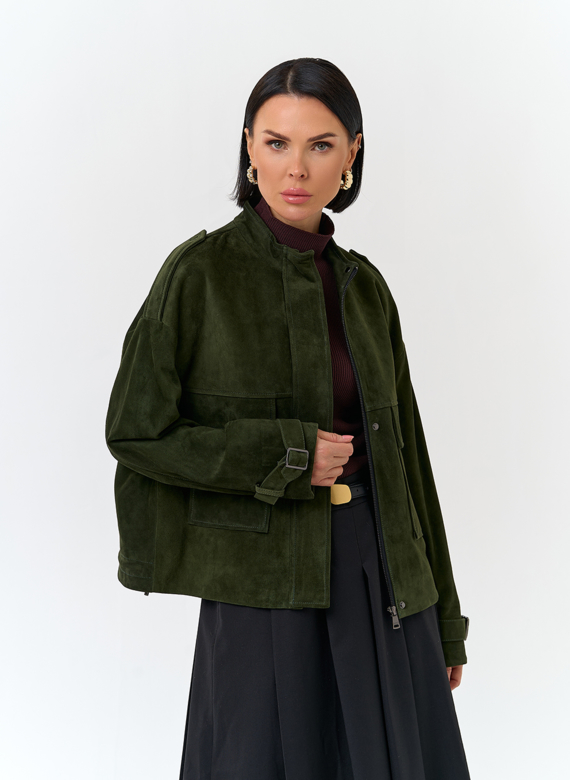 Женская куртка из натуральной замши зеленого цвета