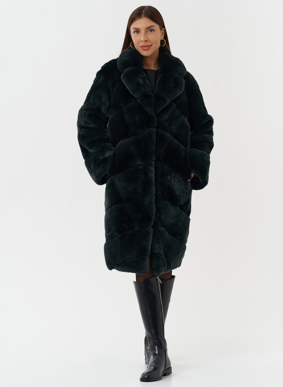 Шуба из меха кролика зеленого цвета