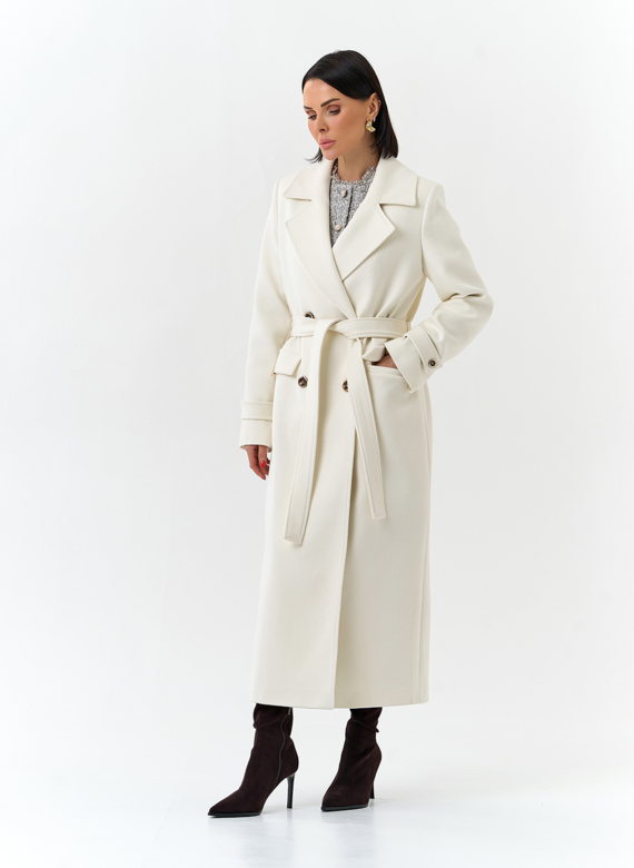 Женское пальто белого цвета
