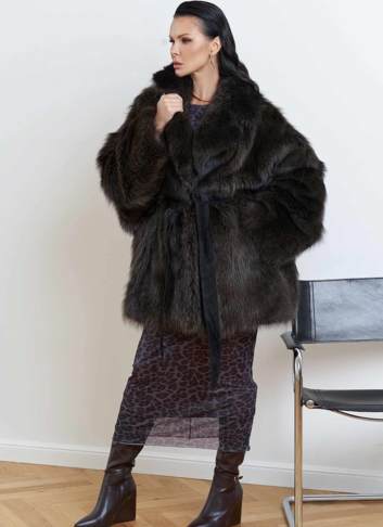 Шуба из меха канадского енота