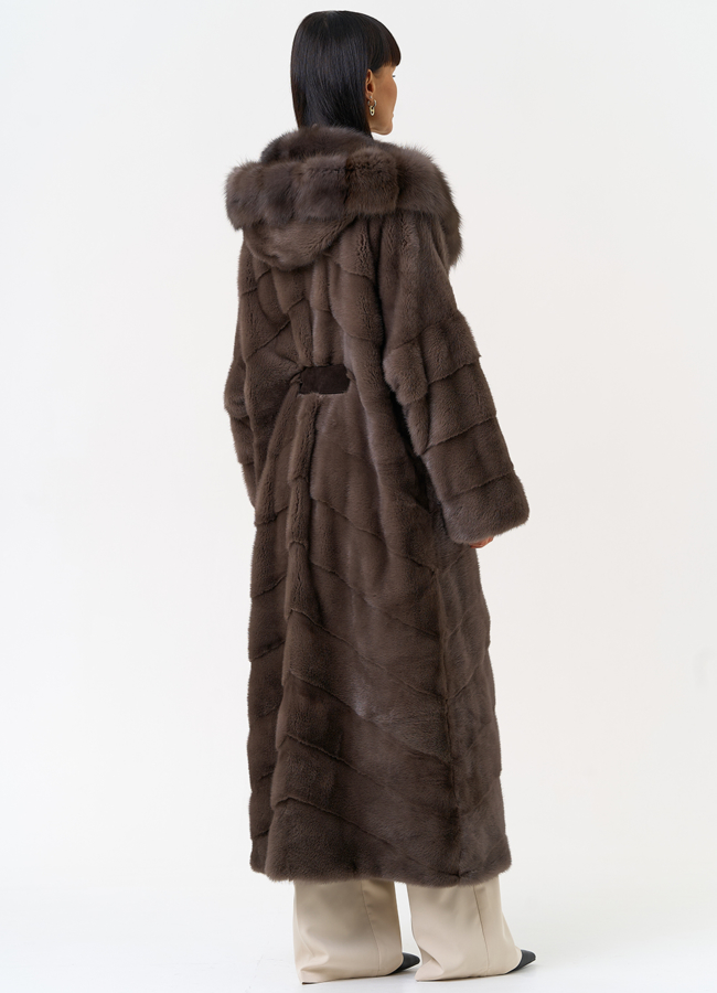 Длинная шуба из меха норки с капюшоном из меха куницы модель № 28667 в кредит