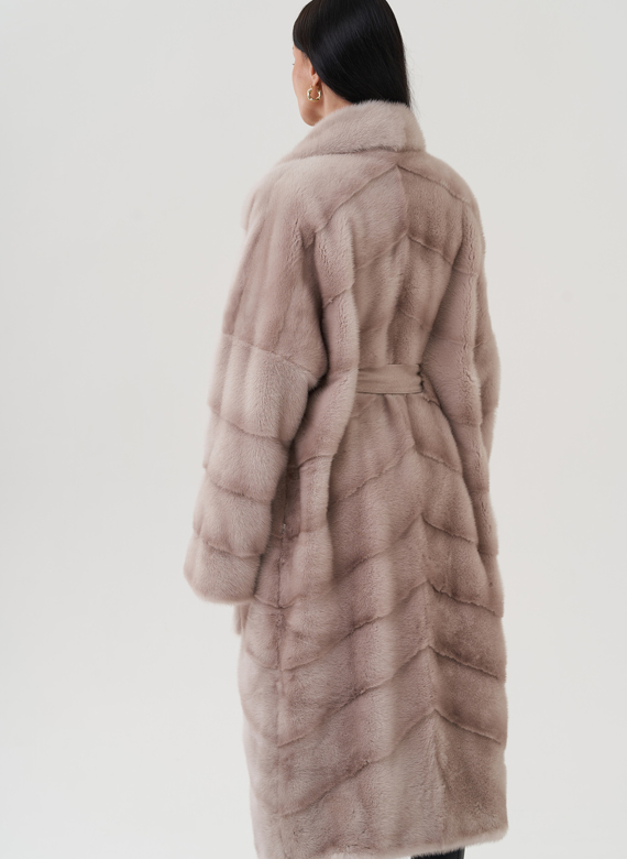 Шуба из норки с английским воротником 