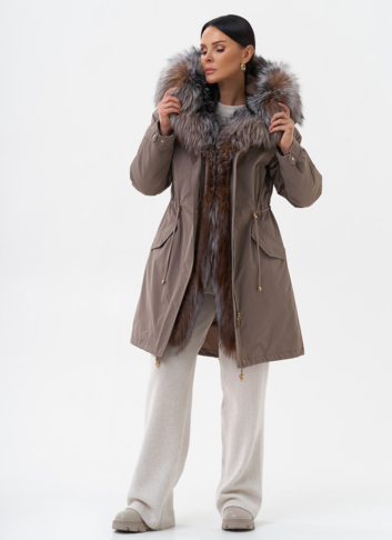 Парка женская с отделкой из меха чернобурки