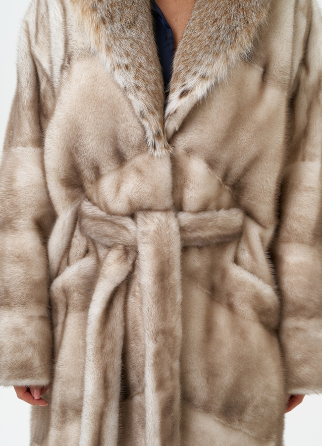 Женская шуба из меха норки с капюшоном из меха рыси модель № 31161 в рассрочку