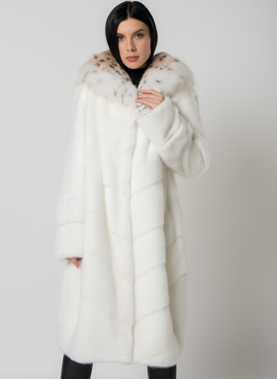 Белая шуба из норки с рысью