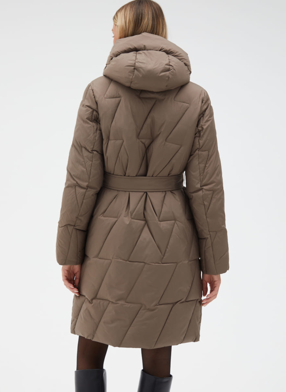 Женский пуховик с поясом