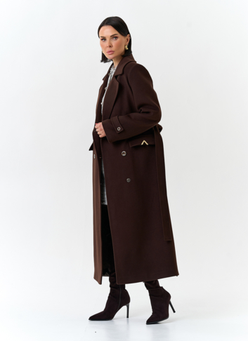 Женское пальто с английским воротником