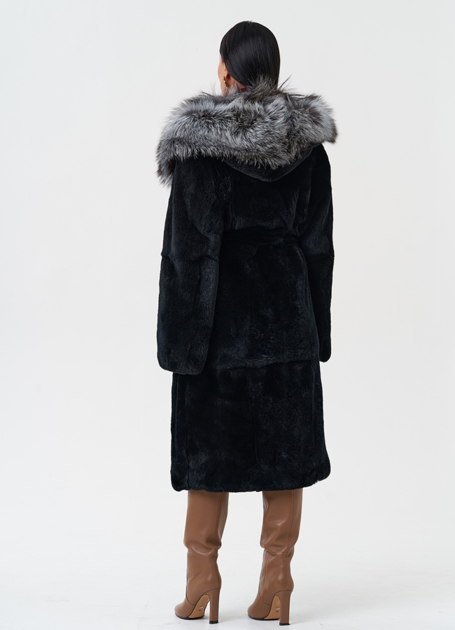 Шуба из меха кролика с капюшоном из чернобурки модель № 28905 в кредит