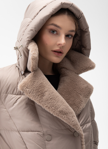 Комбинированный женский пуховик с капюшоном