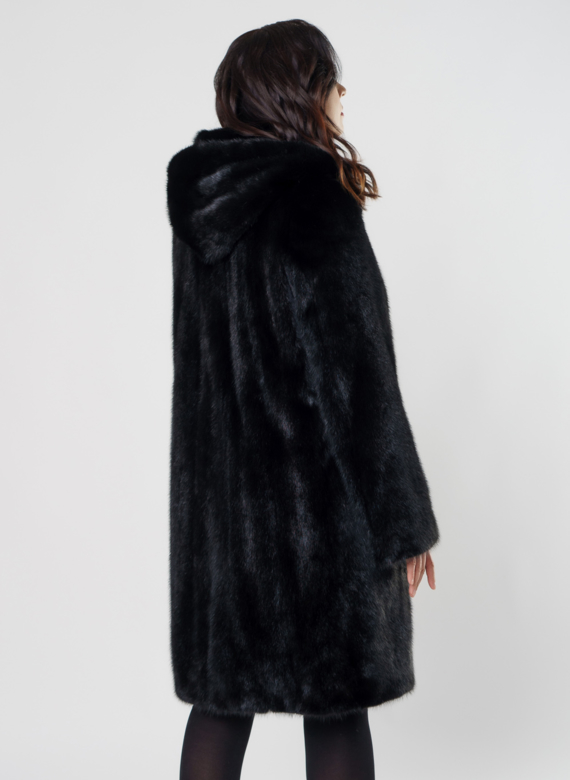 Черная норковая шуба с капюшоном