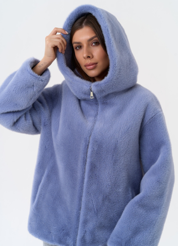 Женская куртка из эко меха с капюшоном