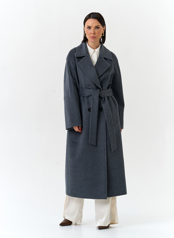 Женское пальто с английским воротником