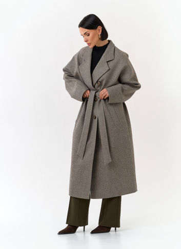 Женское пальто с английским воротником