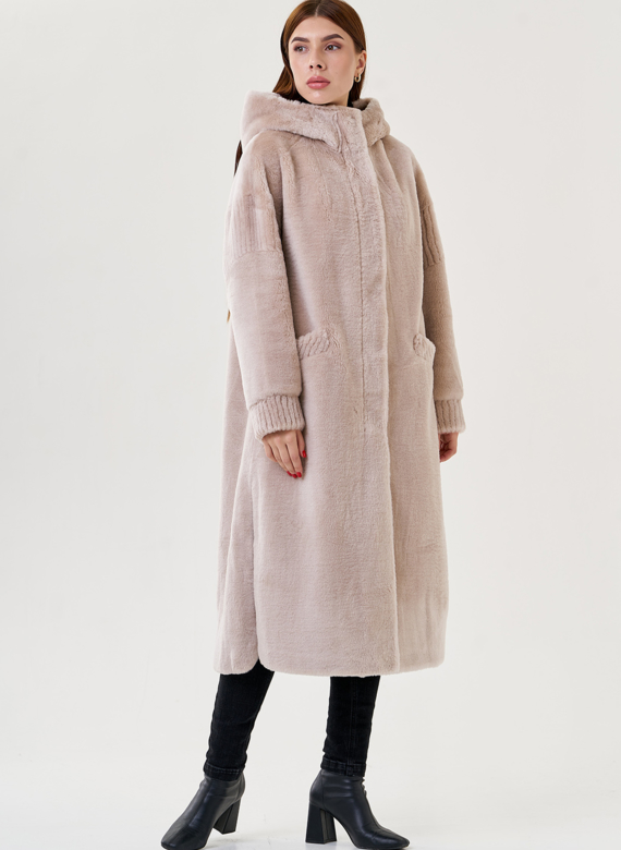 Длинное пальто из эко меха