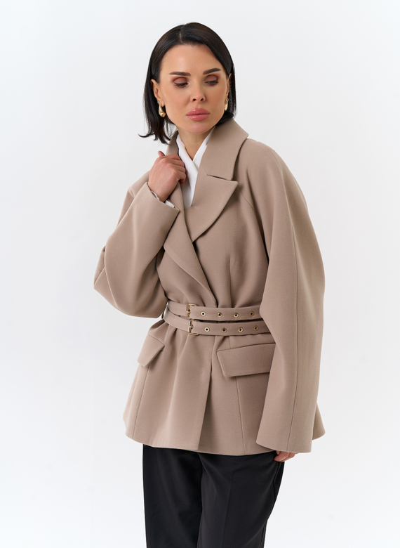 Женское укороченное пальто с двойным поясом