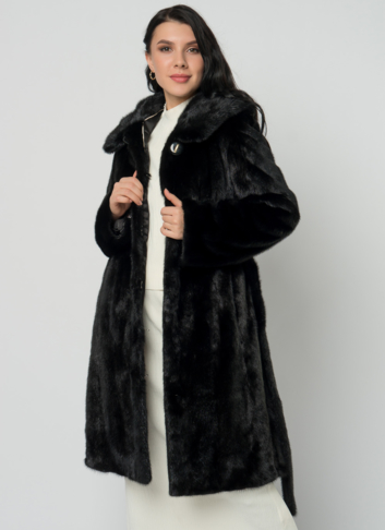 Норковая шуба с капюшоном и поясом черного цвета