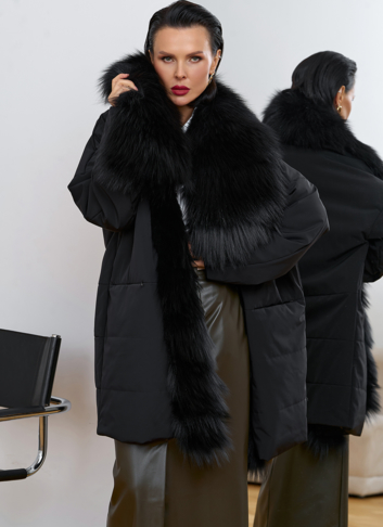 Женское зимнее полупальто черного цвета с мехом лисы