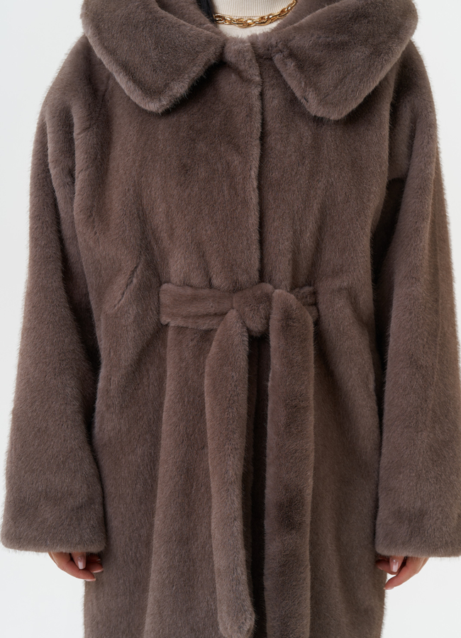 Пальто из эко меха с капюшоном модель № 28640 универмаг малина