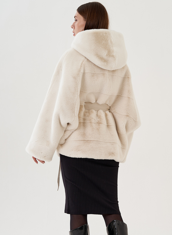 Куртка из эко меха с капюшоном