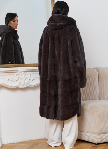 Женская шуба из меха норки с капюшоном 