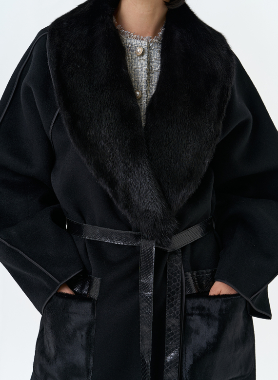 Женское длинное пальто с воротником из меха норки