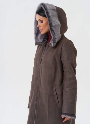 Дубленка с отделкой из тосканы с капюшоном