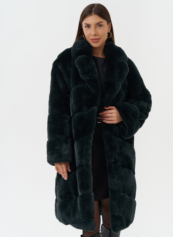 Шуба из меха кролика зеленого цвета