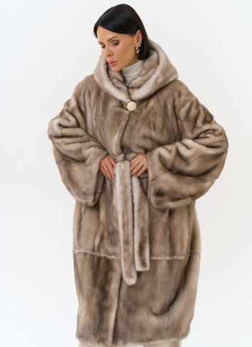 Женская шуба из меха норки с капюшоном