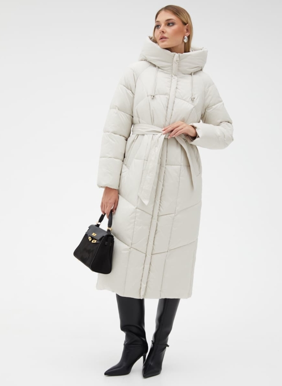 Женский светлый пуховик с капюшоном и поясом