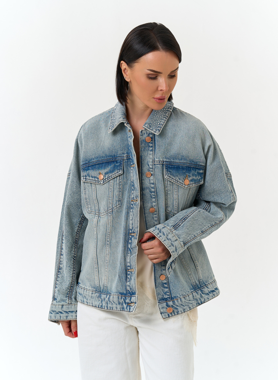 Женская джинсовая куртка со стразами