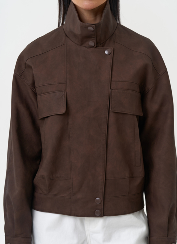 Женская куртка бомбер из эко кожи коричневого цвета