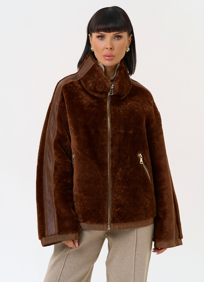 фото Короткая двухсторонняя дубленка в коричневом цвете модель № 31477