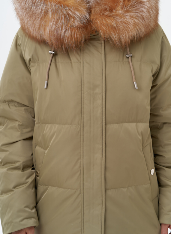 Пуховик с капюшоном из меха лисы