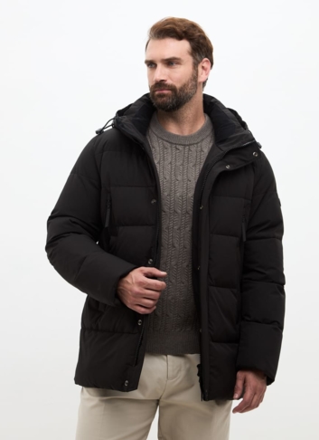 Мужской пуховик черного цвета