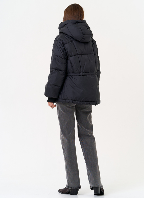 Женский черный пуховик с капюшоном
