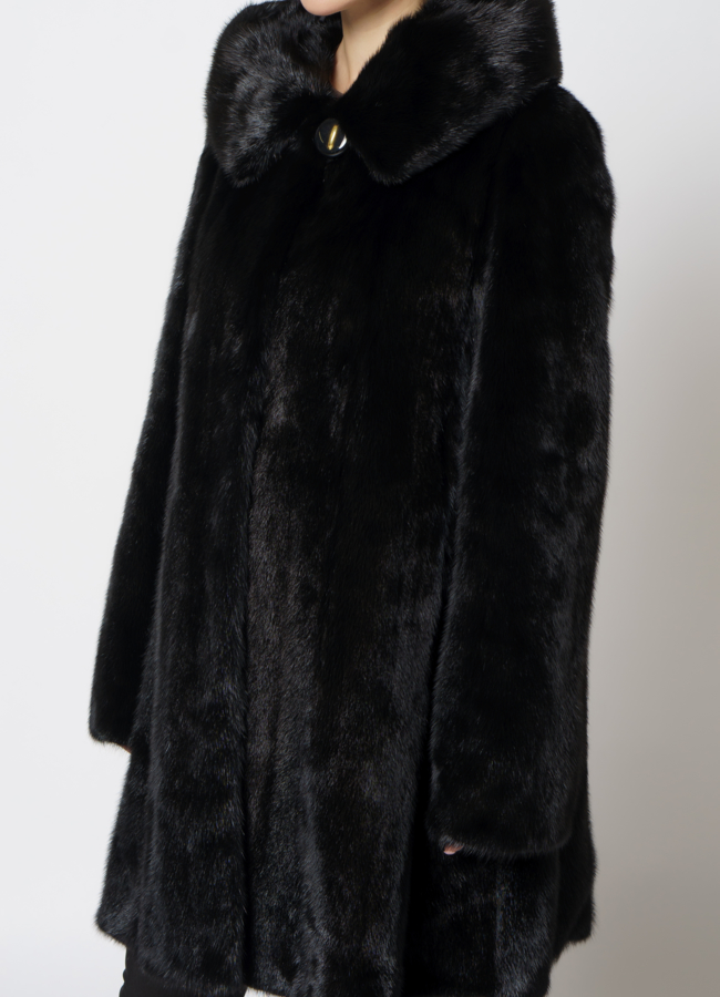 Шуба из норки с капюшоном черного цвета модель № 26226 универмаг малина
