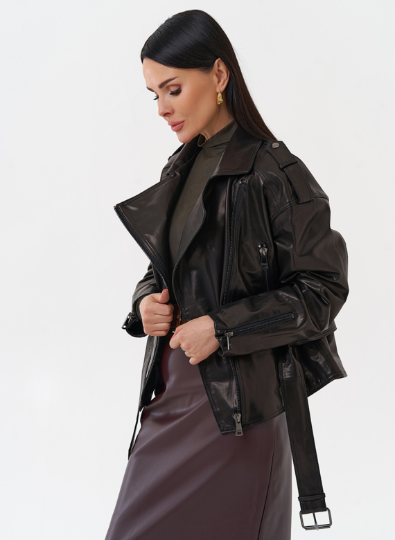 Женская кожаная куртка с поясом