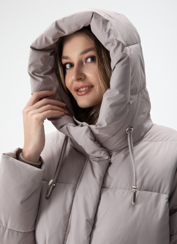 Женский пуховик с капюшоном 